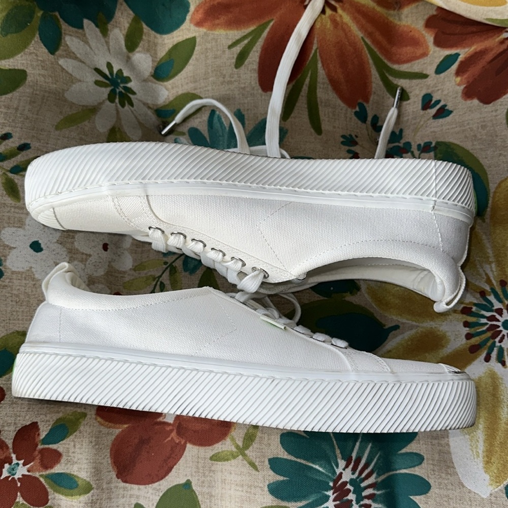 White Cariuma  Lace Up Sneaker Unisex